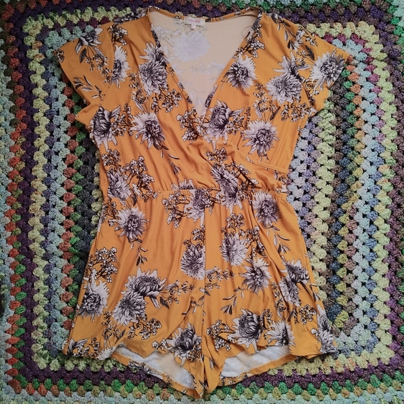 Floral Romper - Picture 1 of 4